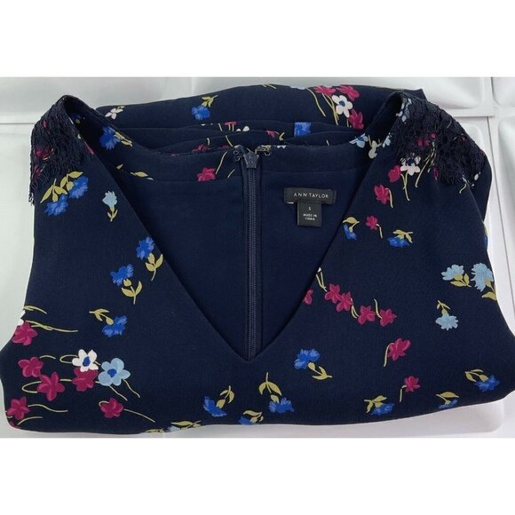 Ann Taylor Sz S Blue Floral Print V Neck Shift Dress Eyelash Lace Detail - Picture 5 of 7